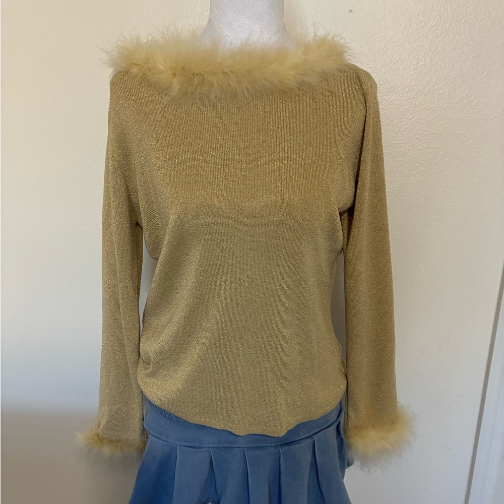 Vintage Gold Sweater with Faux Fur Trim 🤍